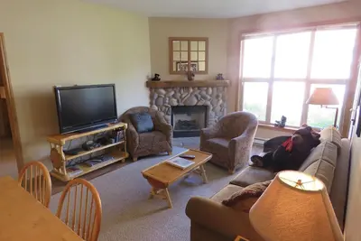 Image de Condo 2 chambres au rez-de-chaussée avec accès facile aux pistes de ski