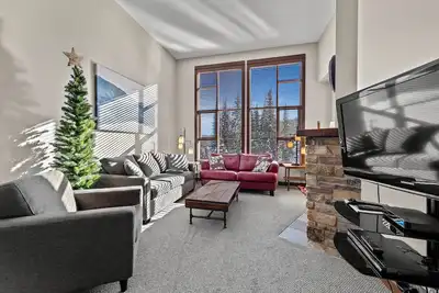 Image de Condo à l'étage supérieur avec 2 chambres, très près des pistes de ski