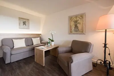 Image de Superior Suite mit Doppelbett, separatem Wohnzimmer und großem Südbalkon