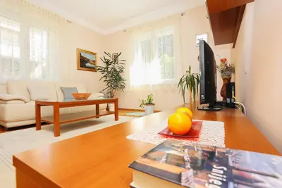 Appartement de deux chambres avec air conditionné Split (A-16420-a)