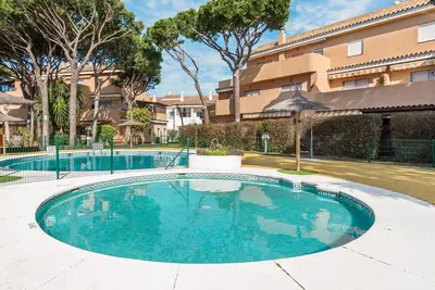 Image de Appartement près de la plage avec Wi-Fi, climatisation, piscine, terrasse et balcon