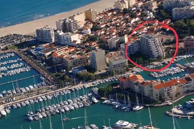 Image de Appartement vue sur marina 200m de la plage balcon+ parking privé