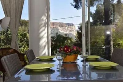 T2/3 dans villa provençale de charme