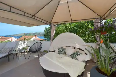 Lanterna - Appartement élégant pour 6 + 4 personnes, à seulement 60m de la plage de galets
