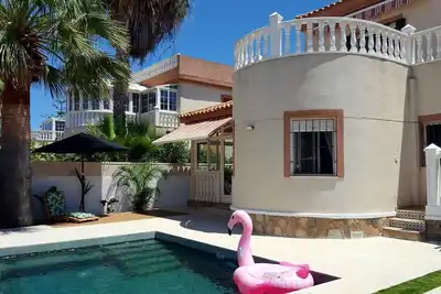 Chalet indépendant, dans la tour, très proche de la plage