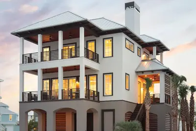 Image de Luxury Sound Front Home sur la plage de Navarre avec une vue magnifique sur l'eau!