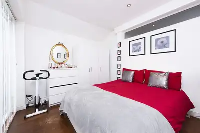 Appartement de jardin de 3 chambres avec des liaisons de transport incroyables, Shepherd's Bush Westfield
