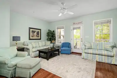 Image de Sunset Island Waterfront Town Home, des vacances dans le luxe!