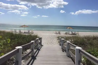 Image de Détente au bord de la plage sur la clé de la chaloupe