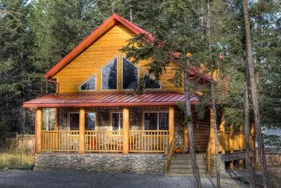 Image de Chalet en rondins de fer, séjournez 3 nuits, payez-en 2 **, laissez-passer de piscine au Radium Hot Spring