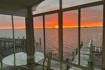 Image de Bayfront House W / Decks Dock Boatslip 2 piscines + court de tennis