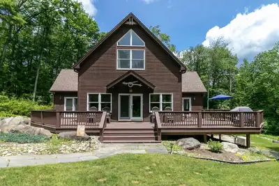 Image de Lake George Mountain Retreat (famille et animaux acceptés)
