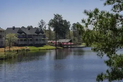 Image de Foxhall Resort Luxury Villa on Lake Situé à 25 minutes de l'aéroport
