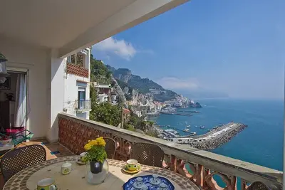 Image de Casa Costabella: Un appartement agréable et accueillant situé sur la haute côte face à la mer.