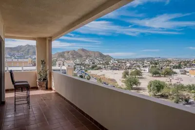 Image de Casa Marlin Marina Sol! Vues fantastiques balcon - Condo 2br / 2ba à quelques pas du centre-ville de Cabo!