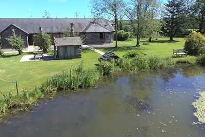 Image de Beech - Chalet au bord du lac de 2 chambres avec pêche, piscine couverte et jacuzzi