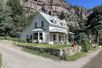 Image de 360 vues! Marchez jusqu'à la rue Main et la piscine de Hot Springs! Détendez-vous et profitez de la vue
