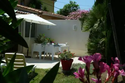 Image de Plage des Sablettes Ă 200m. Maisonnette avec Terrasse Jardin. Clim.