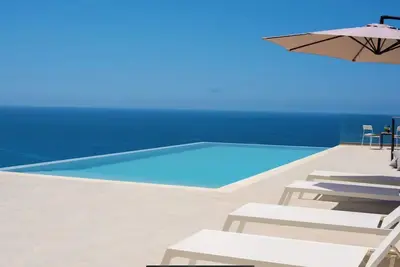 Image de Villas de prestige | N ° Ag Gordios | Belle propriété contemporaine