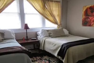 Chambre avec un lit double dans la maison d'hôtes - Lancaster, Ky