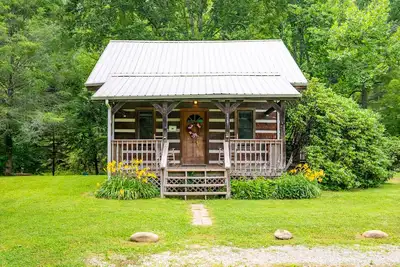 Image de Hearts Bursting with Love (Romantic Creekside Retreat)