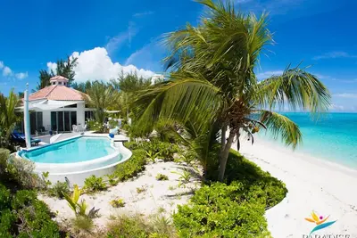 Image de Villa privée, jusqu'à 7 ch, avec piscine directement sur la meilleure plage du monde