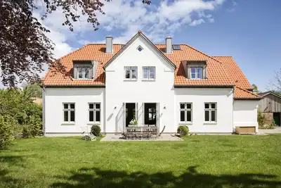 Image de Maison de campagne spacieuse près de la mer Baltique avec un grand jardin, un four et un sauna pour 10 adultes et 2 enfants