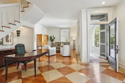 Image de Maison de luxe dans un endroit prestigieux - à quelques pas de St Charles