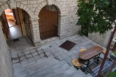 Image de Maison adaptée dans un style méditerranéen, les enfants u. Animaux acceptés, très bonne nature