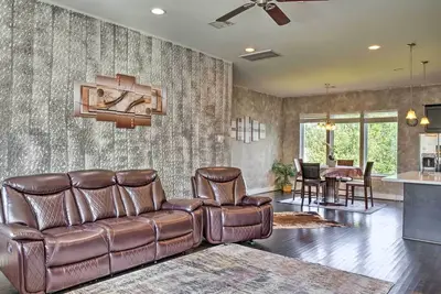 Image de Nouveau! Houston Central Townhouse - 1 mi au centre-ville!