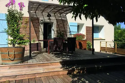 Image de Gîte 3 étoiles pour 6 à 8 personnes avec piscine à Nérac