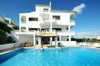 Image de Superbe Villa, Hillside Localisation avec piscine privée, Vues spectaculaires sur l'océan