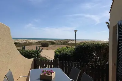 Image de Villa T2, 4 pers, face à la mer, terrasse, parking privé, à 400m des commerces, plage devant!