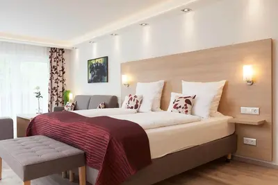 Image de Suite, 34qm, mit Boxspringdoppelbett, Badezimmer, Flachbild-Tv und SĂĽdbalkon
