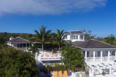 Beach Home avec piscine, pour 8 personnes