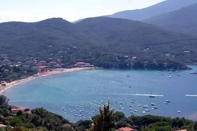 Image de Entre mer et ciel à 350 mt de la plage sablonneuse  de  Procchio
