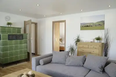 Image de Ferienwohnung Bergnescht 1 Typ D, 85qm, drei Schlafzimmer, ein Wohnzimmer, KĂĽche, Badezimmer, Balkon und Kachelofen