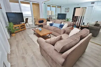 Image de Nouveau sur Vrbo! Paradise attend à ce 5ème étage, Condo Direct Oceanfront entièrement rénové. Près de Flagler Ave.