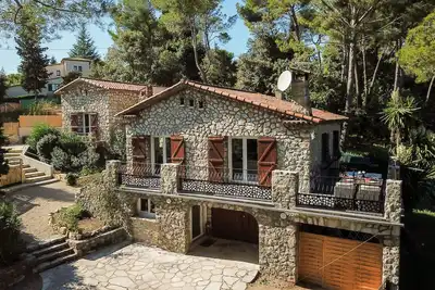 Image de Villa de luxe, rénovée avec goût, pouvant accueillir 10 personnes.