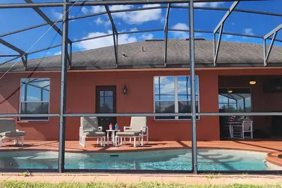 Superbe villa avec piscine immense et vues pastorales - Dates août et septembre ouvertes.