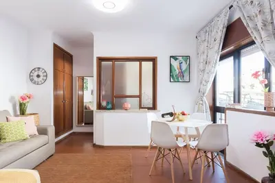 Image de Cosy Sunny Flat avec Netflix par Host Wise