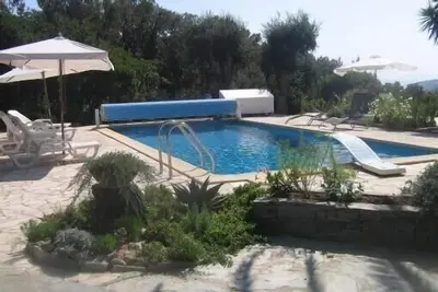 Image de Studio dans maison provencale avec piscine très calme maison securisee