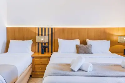 Image de Studio Supérieur Partager Piscine (A)