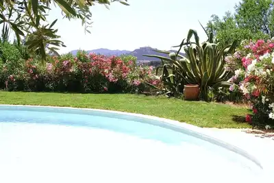Image de A Ollioules, près de Sanary, maison provençale de charme avec piscine