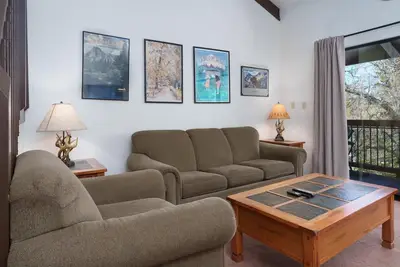 Image de Loft Condo B210 a deux niveaux avec une pièce à aire ouverte (il n'y a pas de chambres)