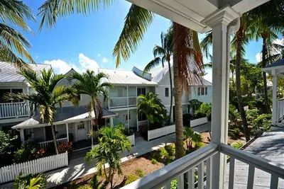 Image de Craig & Cindy Key West Truman Annex Shipyard Condo avec balcon au Mile Marker 0