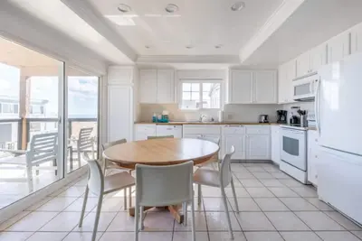 Image de Top Floor - Great Views!
