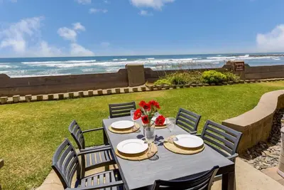 Image de Luxury Beachfront Lower Cottage, Entièrement rénové. E17