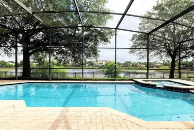 Image de ** Près de Clubhouse ** 6br Villa Lake View, 2 miles à Disney, Étapes du club house