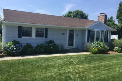 Image de Charmant Cap 3 Br dans un cadre privé à pied de la plage et de la ville!